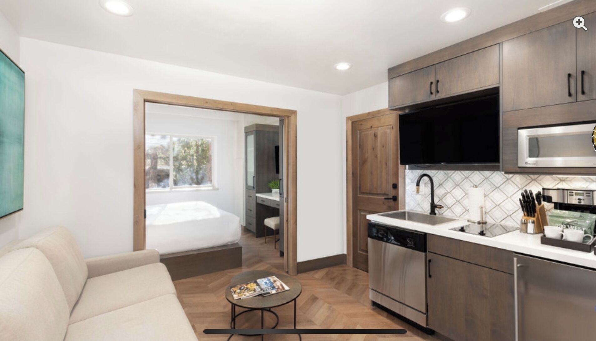 2 bedrooms, in-room safe, desk, iron/ironing board
