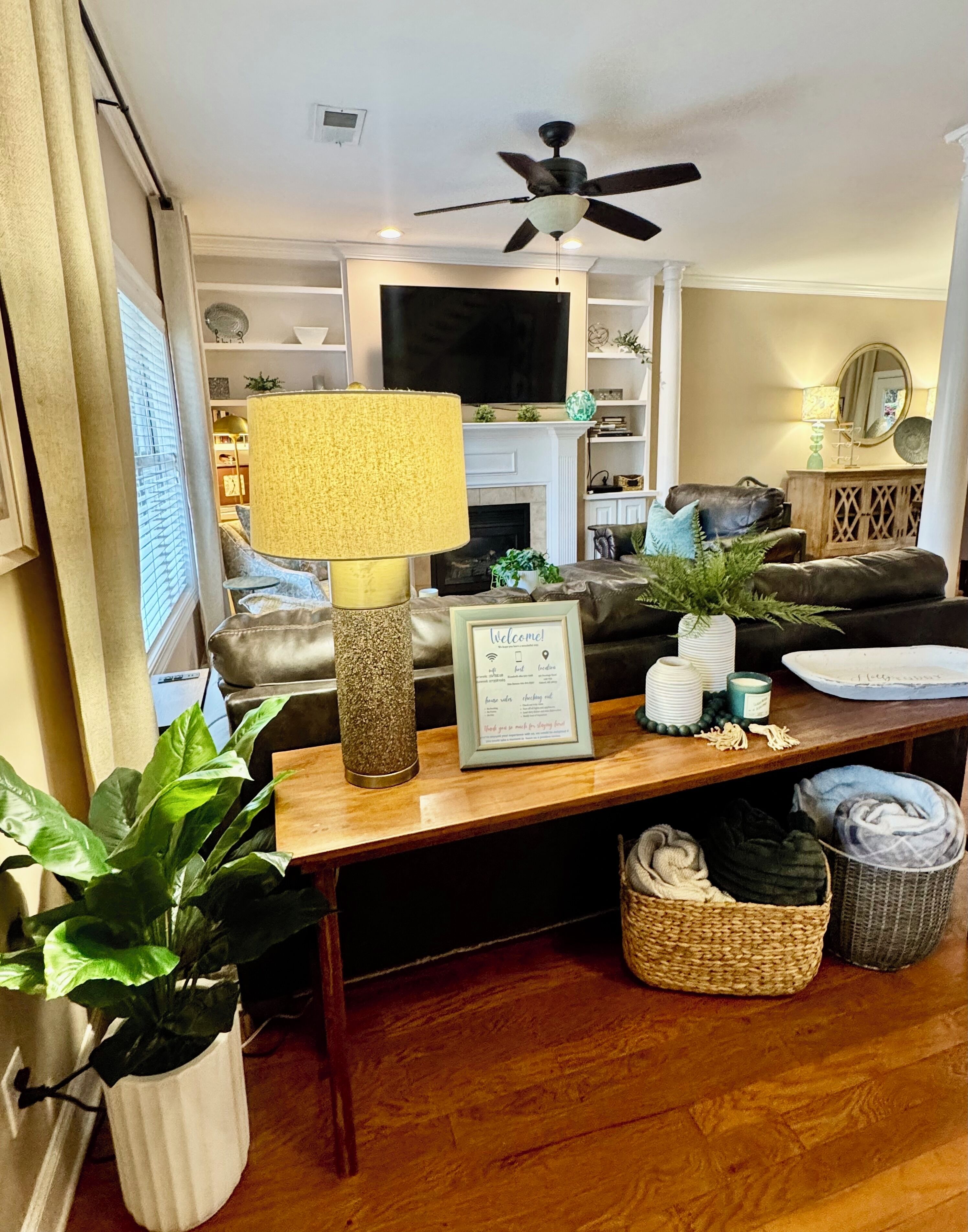 Smart TV, fireplace, books, stereo