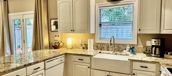 Southern charm & quiet luxury—1 mile to Ole Miss, The Square & The Grove.