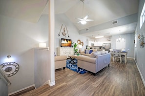 Interior - Walk to Beach Shared Pool Access, Golf Cart Zone Carpe Beach Bum by Avantstay (Port Aransas)