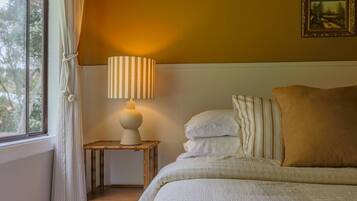 4 bedrooms, iron/ironing board, free WiFi, bed sheets