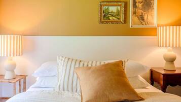 4 bedrooms, iron/ironing board, free WiFi, bed sheets