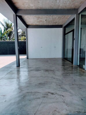 المنطقة المحيطة بالمنشأة