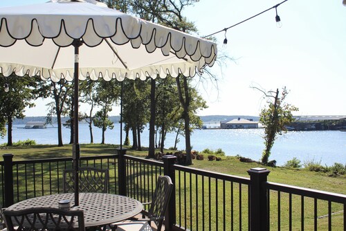 Waterfront Retreat - Private Dock & Hot tub