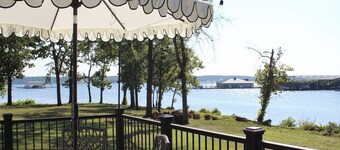 Waterfront Retreat - Private Dock & Hot tub