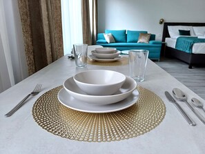 1 habitación, escritorio, wifi gratis y ropa de cama 