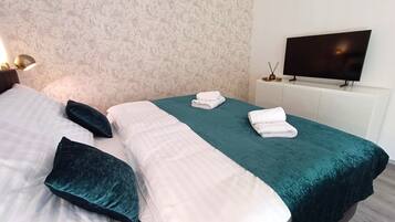 1 bedroom, desk, free WiFi, bed sheets