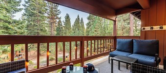 Walk to Lake, Dining+shops 5mins to Ski Resort Incline Paradise by Avantstay