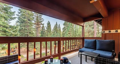 Walk to Lake, Dining+shops 5mins to Ski Resort Incline Paradise by Avantstay