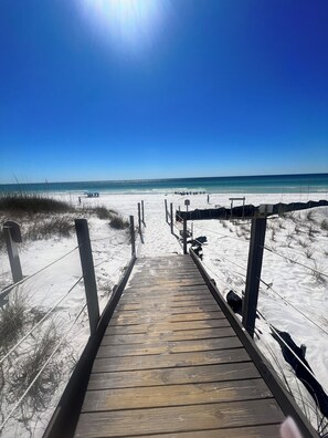 Sun loungers, beach towels - 30A Beach Getaway 7 Minutes to Emerald Coast (santa rosa beach)