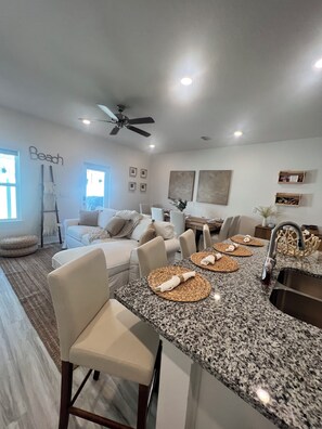 Smart TV, books - 30A Beach Getaway 7 Minutes to Emerald Coast (santa rosa beach)