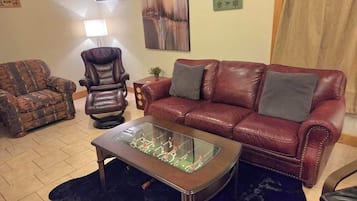 Smart-tv, pejs, bordfodbold, bøger