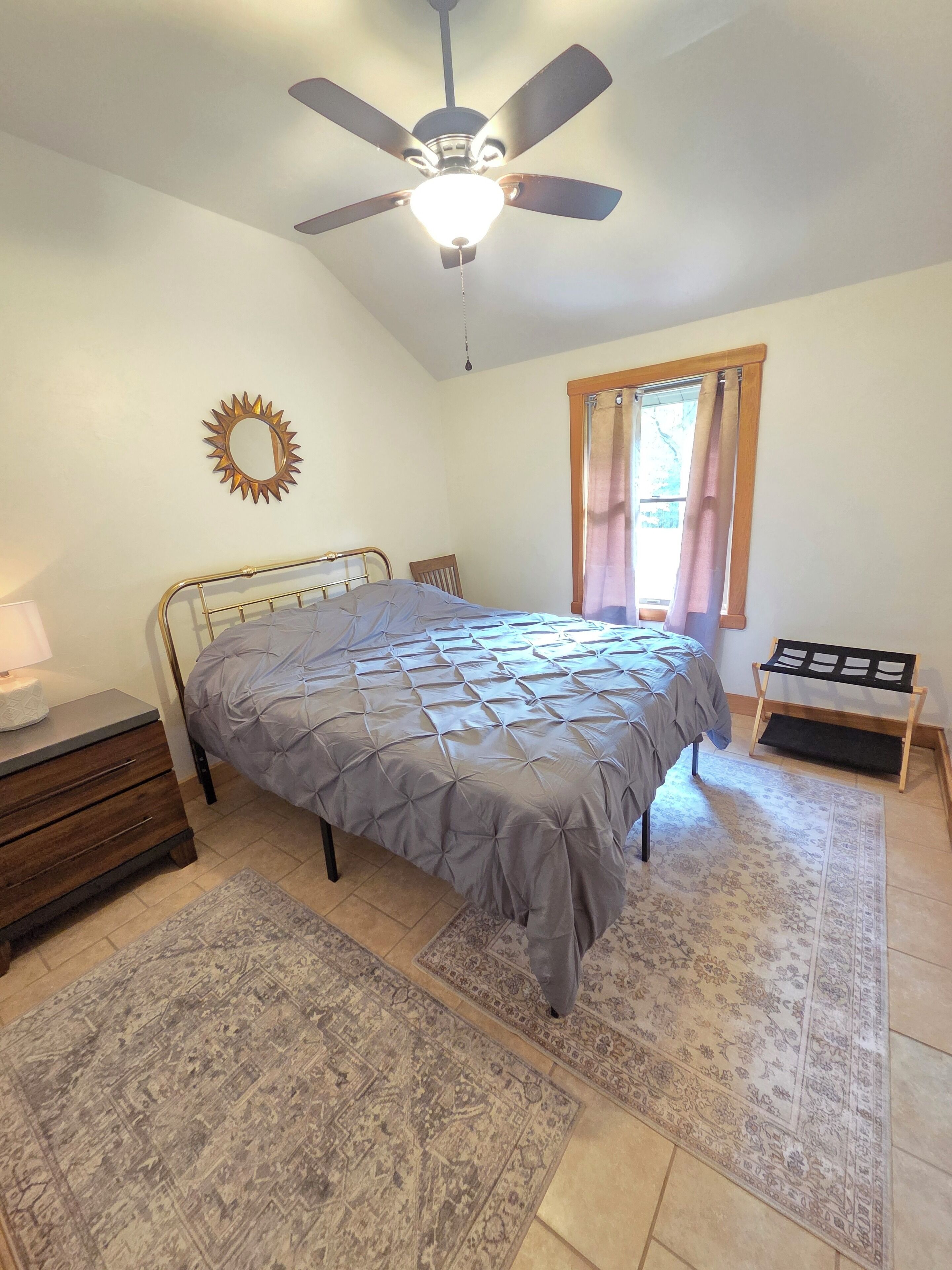 2 室のベッドルーム、旅行用ベビーベッド、WiFi (無料)、ベッドシーツ