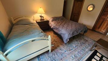 2 bedrooms, travel cot, free WiFi, bed sheets