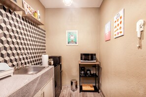 Apartamento | Cozinha privada | Geladeira, micro-ondas, fogão, cooktop