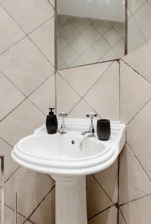 Handtücher, Seife, Toilettenpapier