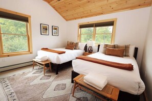 5 bedrooms, desk, iron/ironing board, travel cot - Brand New. Views! Hot Tub. Sleeps 14. Kid Friendly (Bethel)