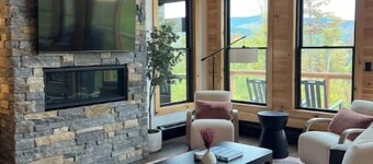 Brand New. Views! Hot Tub. Sleeps 14. Kid Friendly