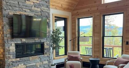 Brand New. Views! Hot Tub. Sleeps 14. Kid Friendly