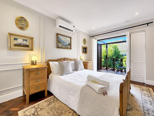 2 bedrooms, iron/ironing board, internet, bed sheets