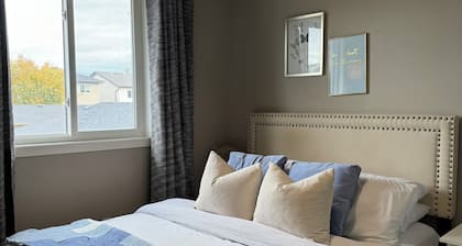 Cozy Private 1-Bedroom 1 Bathroom retreat in a shared home,Calgary SE .