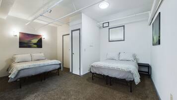 مكواة/لوح كي وواي فاي مجانًا وملاءات أسرّة