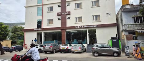 Superior Double Room, 1 King Bed, Non Smoking, City View | City view