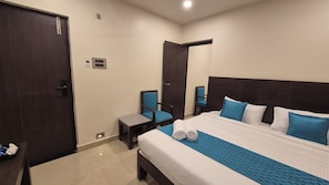 Habitación cuádruple Deluxe, varias camas, no fumadores, baño privado | Edredones de plumas y colchones con acolchado adicional