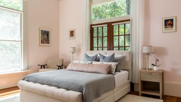 Phòng Suite Superior, 2 phòng ngủ, không hút thuốc, quang cảnh sân vườn | Bàn ủi/dụng cụ ủi quần áo, truy cập Internet không dây miễn phí