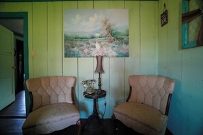 Interior - Old Fashioned 1930s Country Cottage Retreat in Plantersville - Near TX Ren Fest (Plantersville)