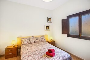 2 dormitorios, tabla de planchar con plancha, wifi y ropa de cama