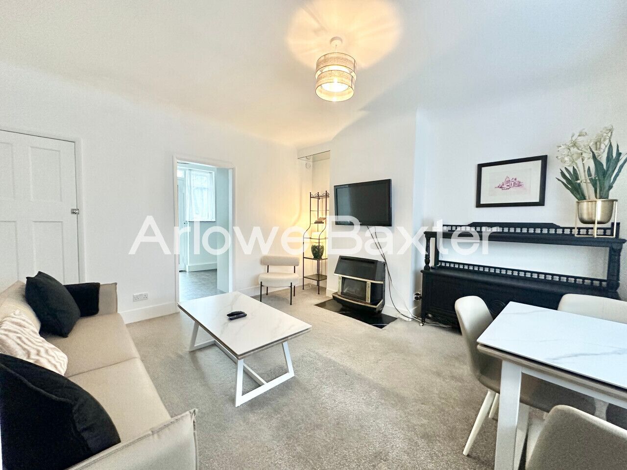 Smart TV, fireplace