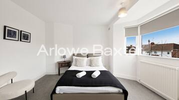 3 bedrooms, desk, iron/ironing board, travel cot