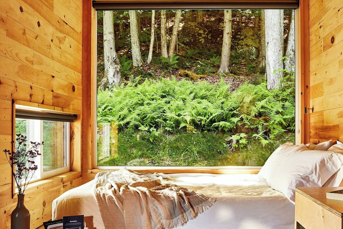 Cabin, 1 Queen Bed, Non Smoking | Private kitchen | Mini-fridge, stovetop, cookware/dishes/utensils, paper towels