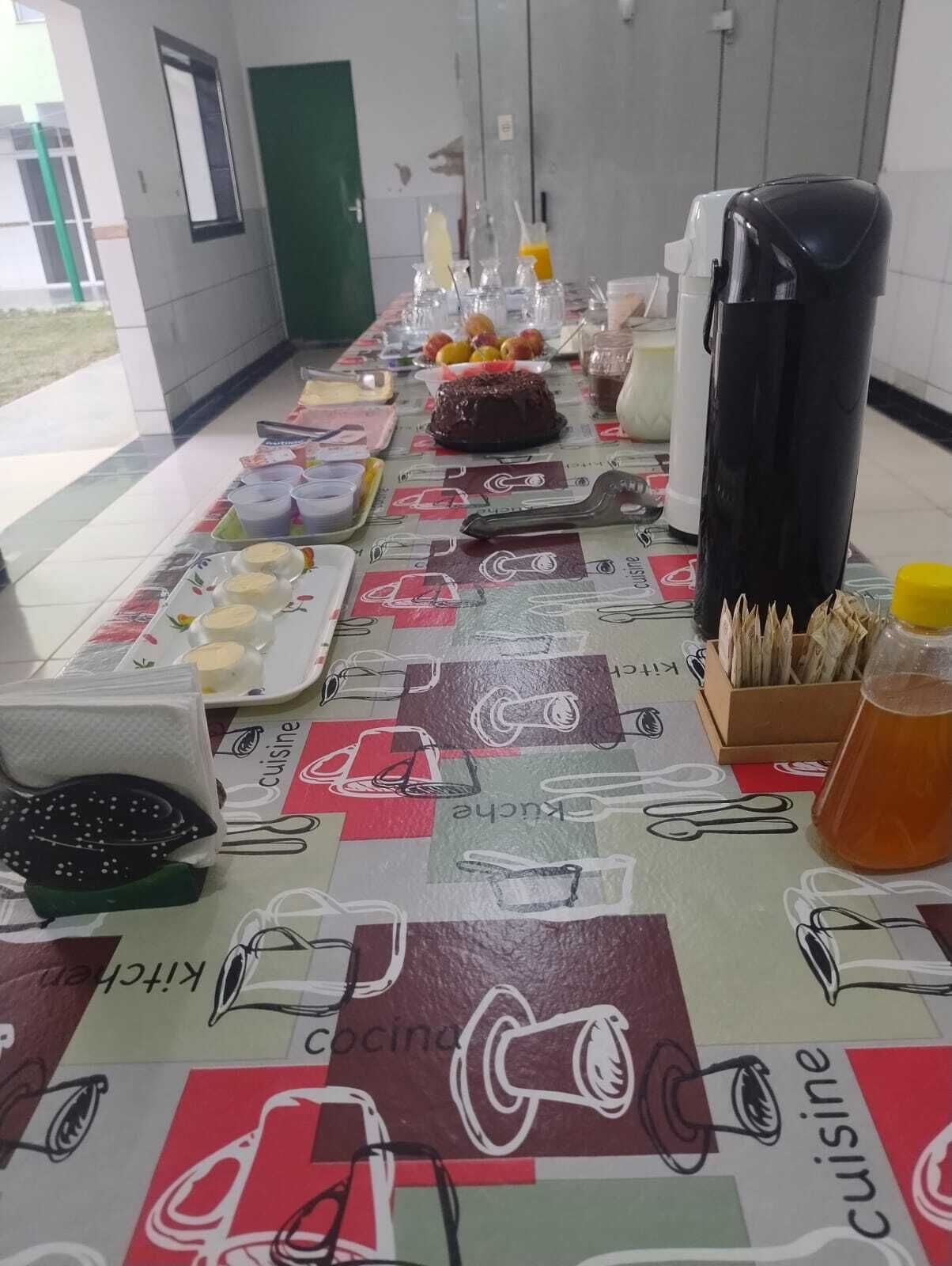 Café da manhã self-service grátis todos os dias