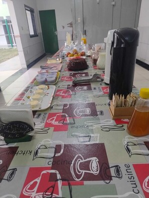 Desayuno de autoservicio incluido todos los días 
