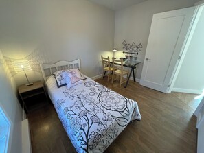 4 habitaciones, escritorio, wifi y ropa de cama