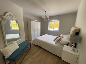 4 chambres, bureau, Wi-Fi, draps fournis