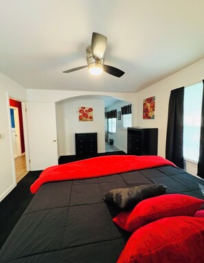 3 bedrooms, desk, WiFi