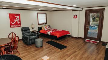 3 bedrooms, desk, WiFi