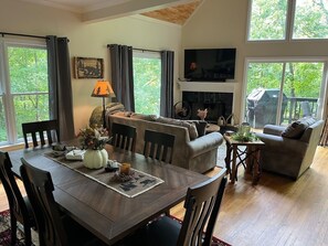 TV, fireplace