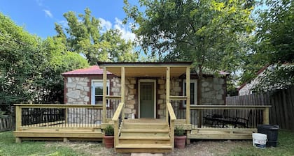 Fire Rock Cottage - Near Spring River - Fire Pit - Free Wood - Wifi