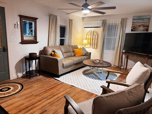 Fire Rock Cottage - Near Spring River - Fire Pit - Free Wood - Wifi  