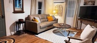 Fire Rock Cottage - Near Spring River - Fire Pit - Free Wood - Wifi  