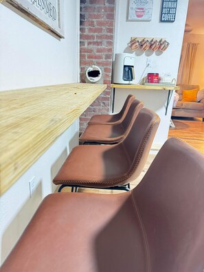 Interior - Fire Rock Cottage - Near Spring River - Fire Pit - Free Wood - Wifi (Mammoth Spring)