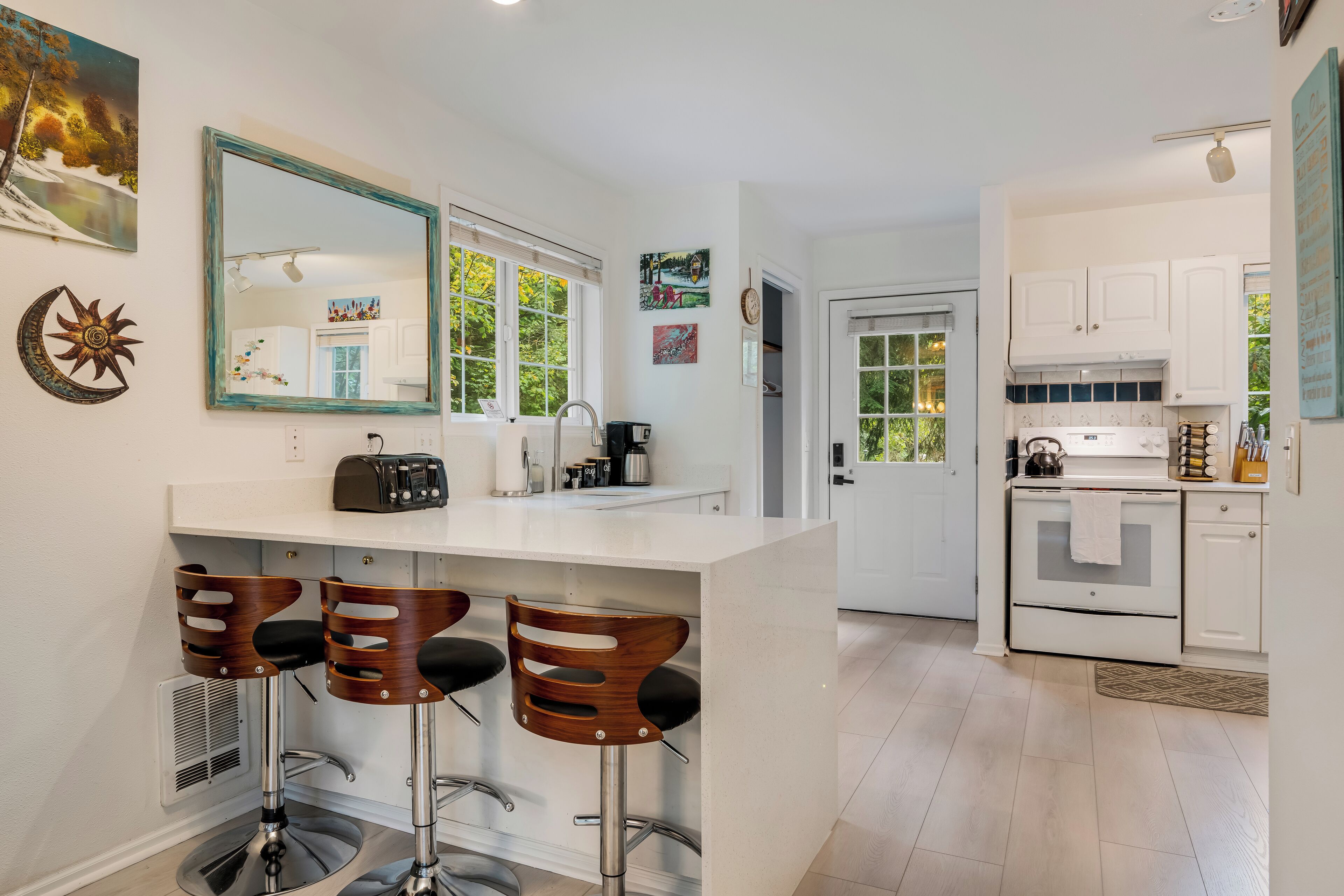 Microondas, horno, parrilla de estufa y lavavajillas 