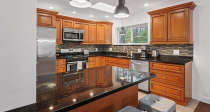 Spacious House w/ Pool @Wexford