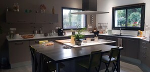 Mikrowelle, Ofen, Herdplatte, Geschirrspüler