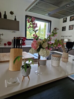 Micro-ondes, four, plaque de cuisson, lave-vaisselle