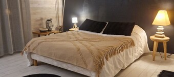Beautiful architect-designed house in the heart of nature, 3 min from town center